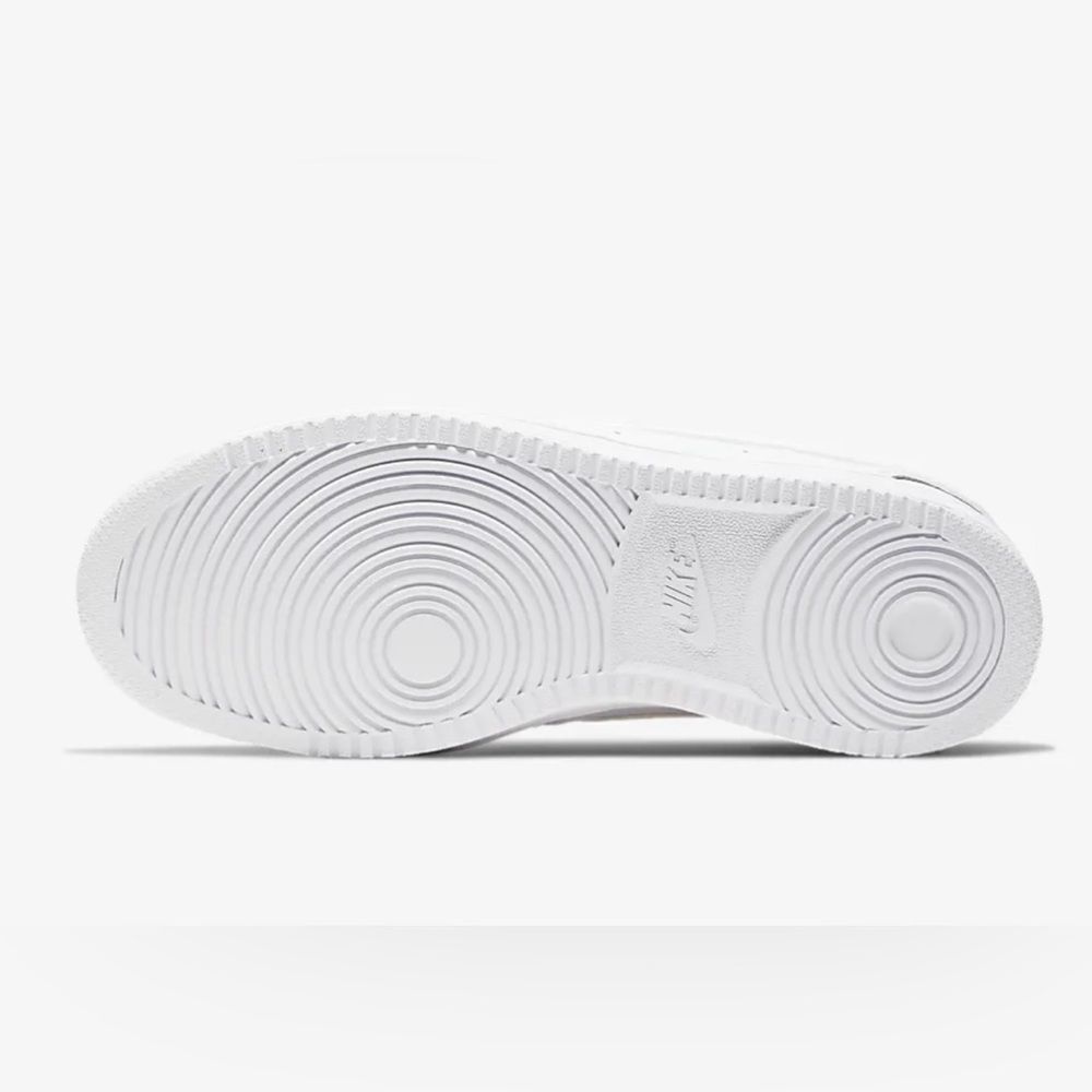 Nike Tennis Shoe Size 10 - Picture 6 of 6